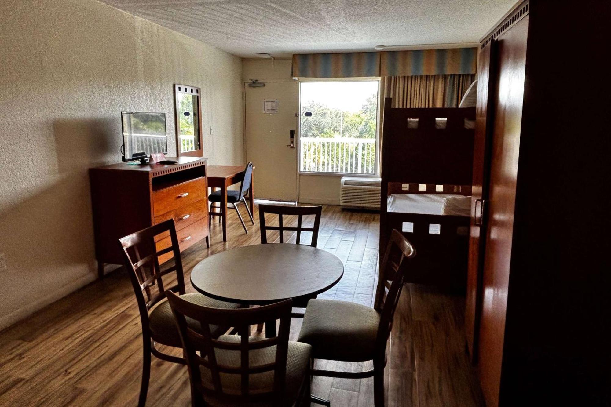 Hotel Ramada By Wyndham Flamingo Water Park Kissimmee Exterior foto